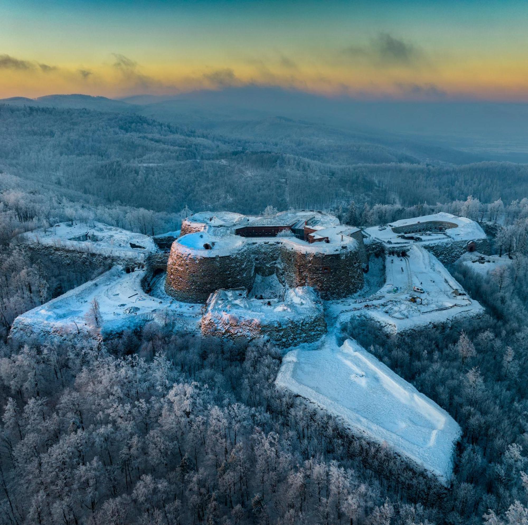 Hotel Twierdza Srebrna Gora Donzon Esterno foto